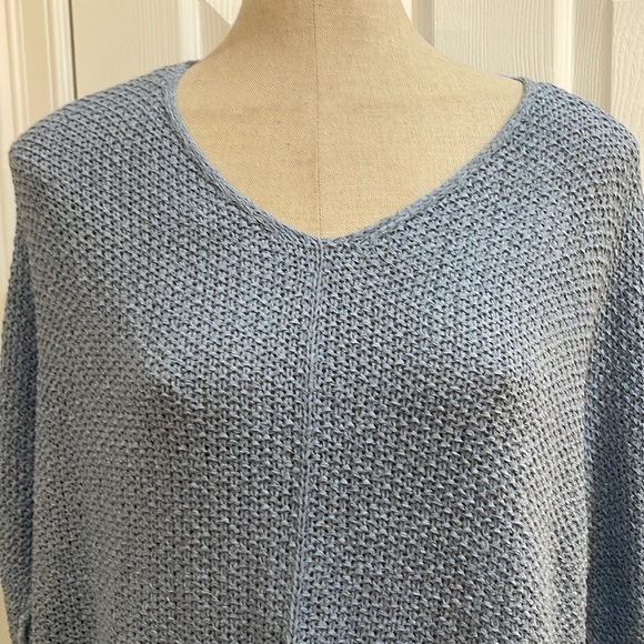 Eesome crewneck knit blue sweater side vents women’s size S - Picture 2 of 9